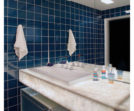 Resultado de imagem para banheiro azulejo